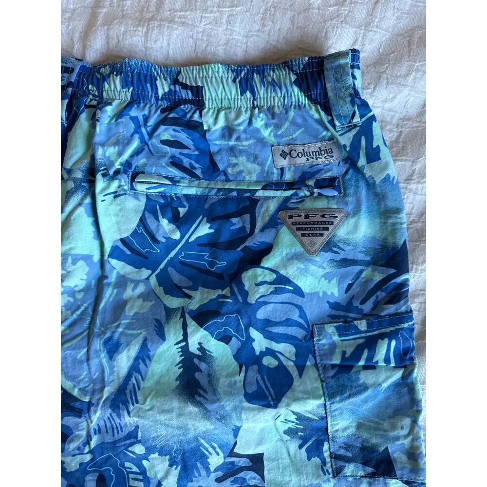 Columbia Men’s PFG Super Backcast Water Short Size L in Blue Palms 6”Inseam